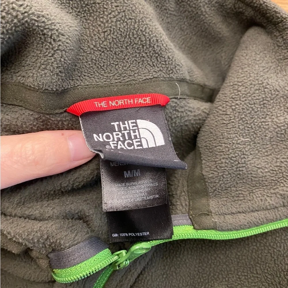 The North Face mens green fleece 1/4 zip medium‎
